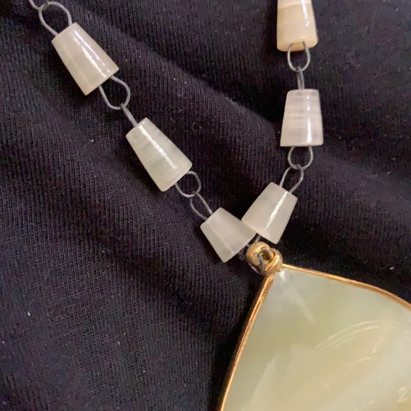 Stone design necklace - Picture 4 of 4